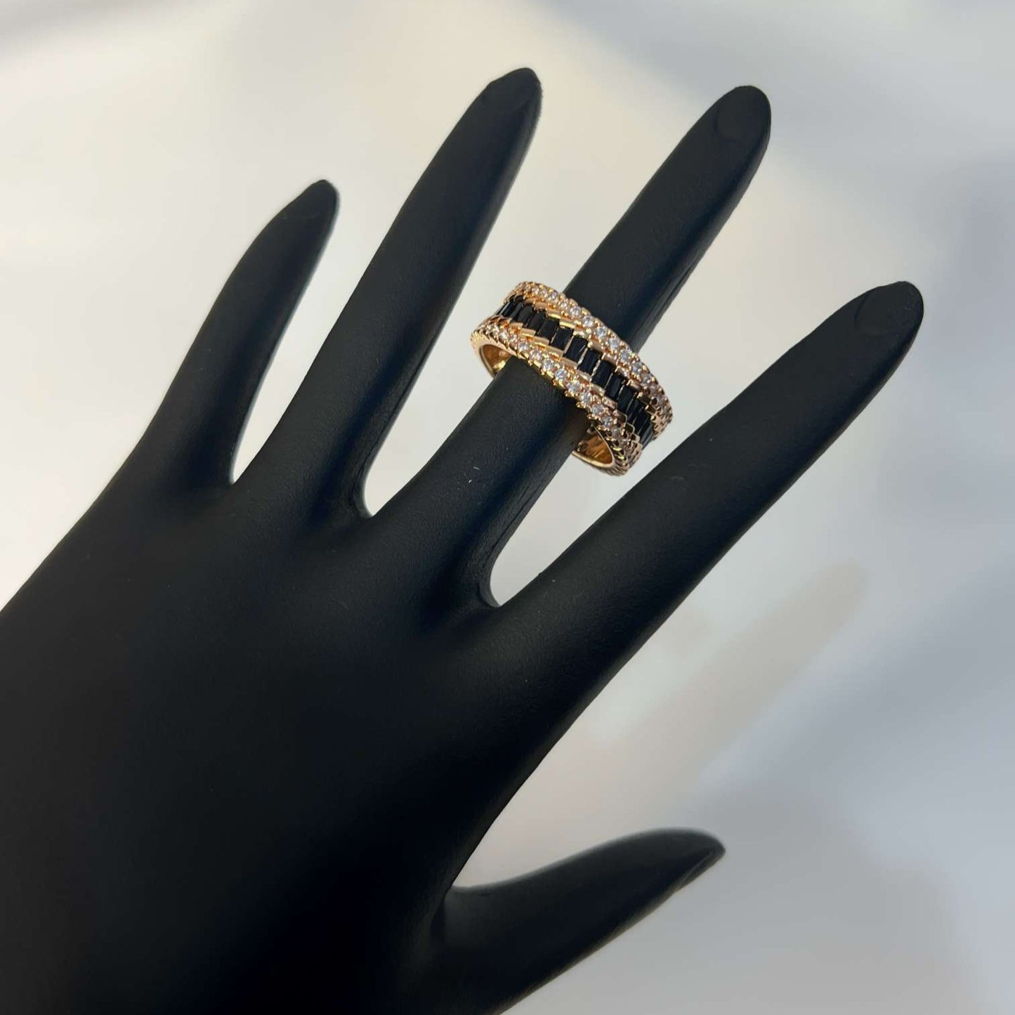 Luxurious Full Hooped Ring