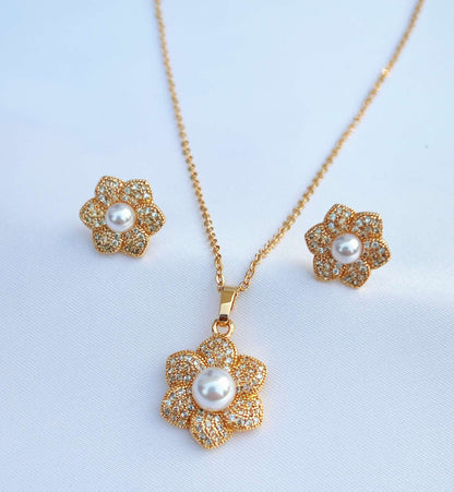 18k Elegant Pearl Floral Necklace Set