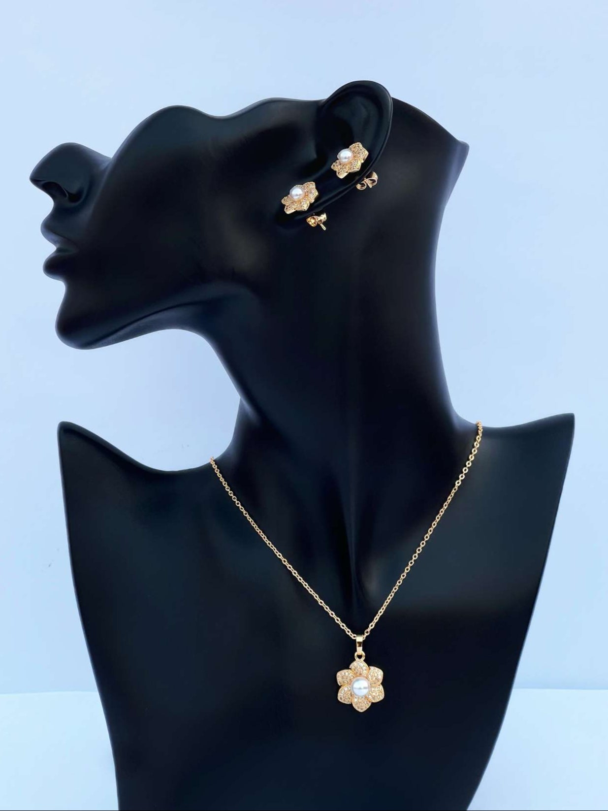 18k Elegant Pearl Floral Necklace Set