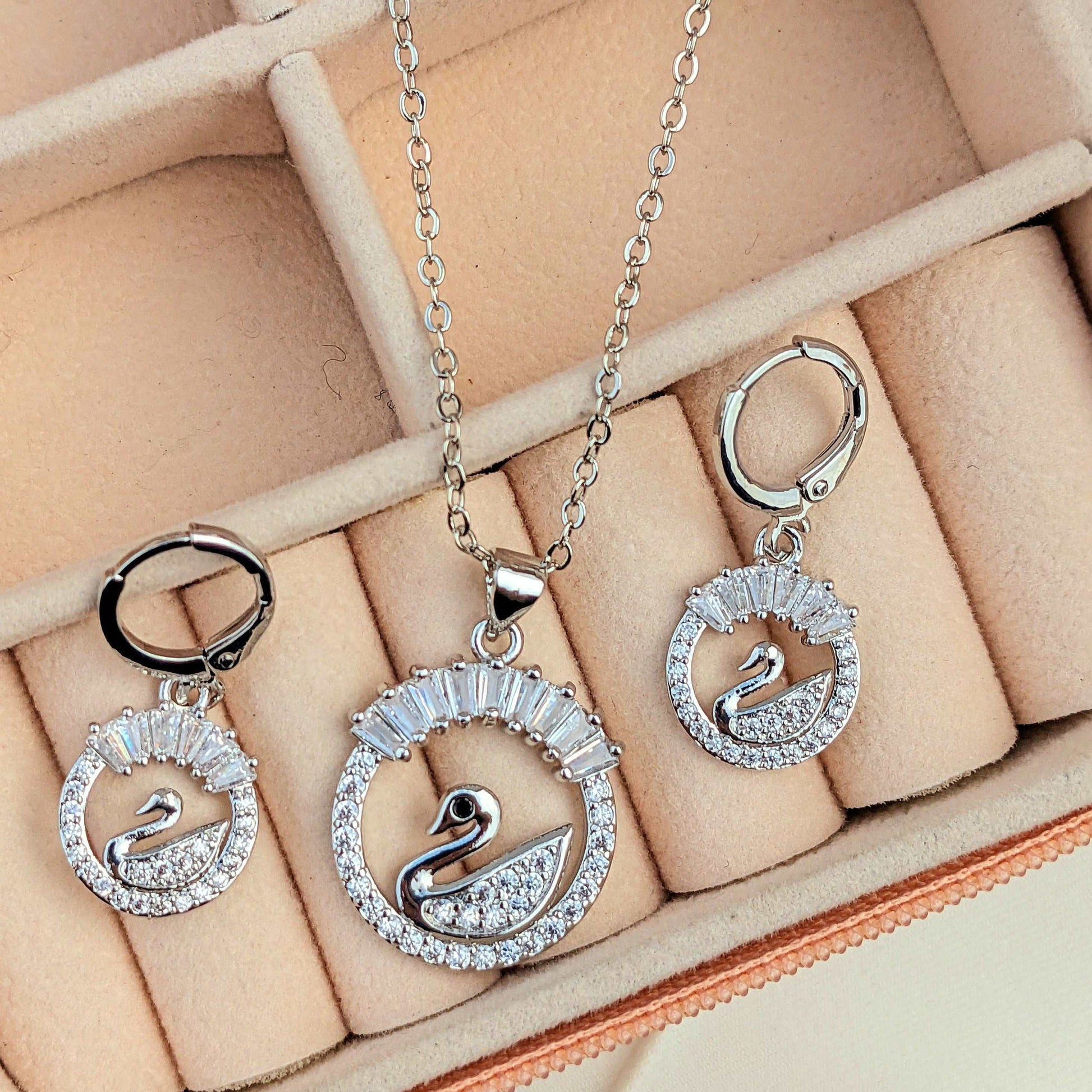 Iconic Swan Necklace Set