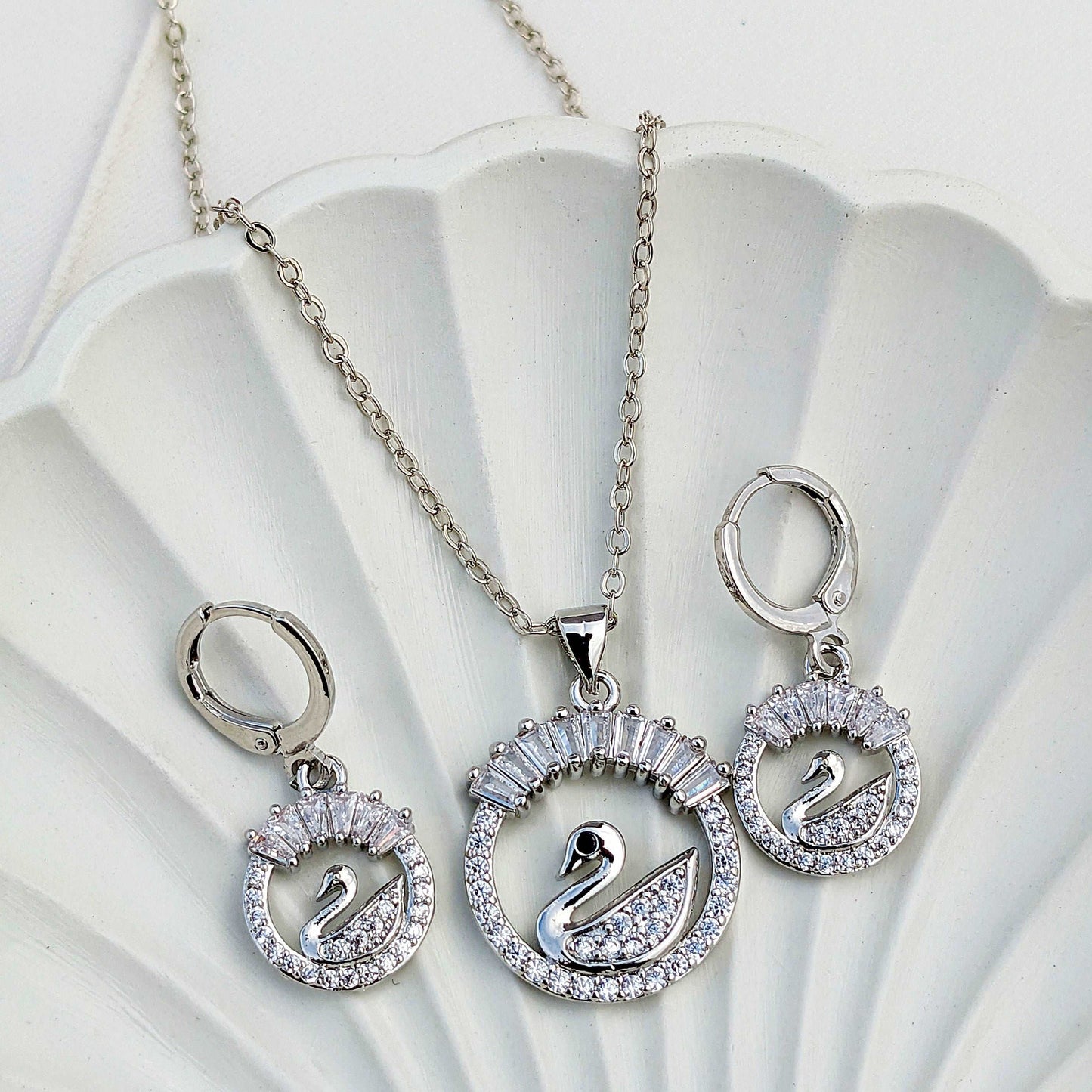 Iconic Swan Necklace Set