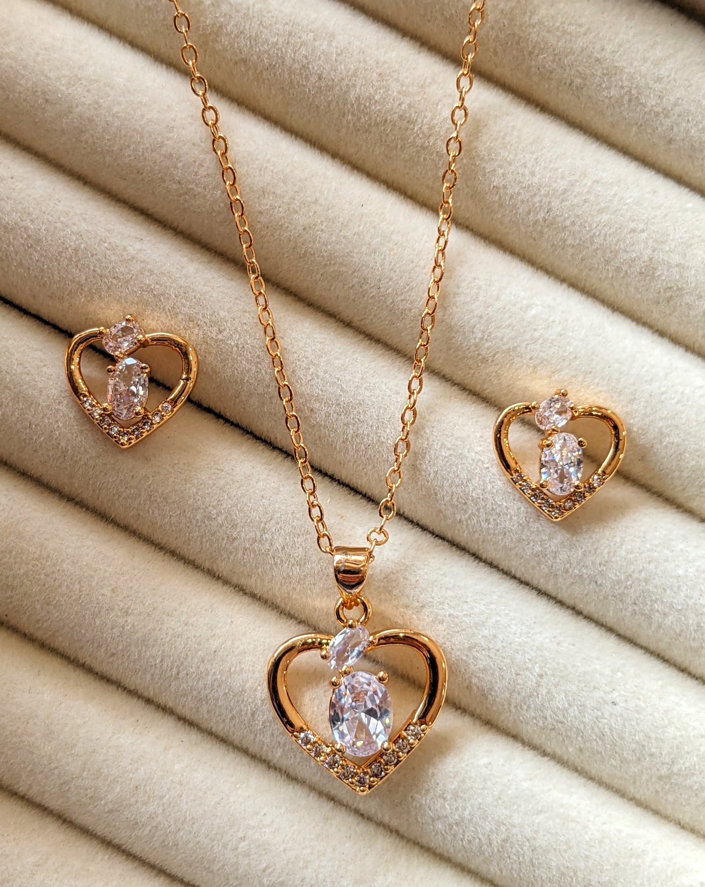 Zirconia Stone Heart Necklace Set