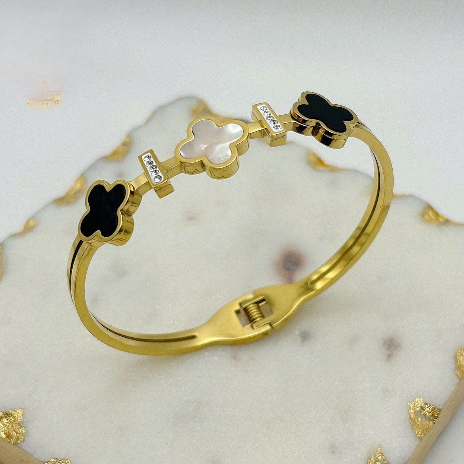 18k Gold Clover Cuff Bracelet