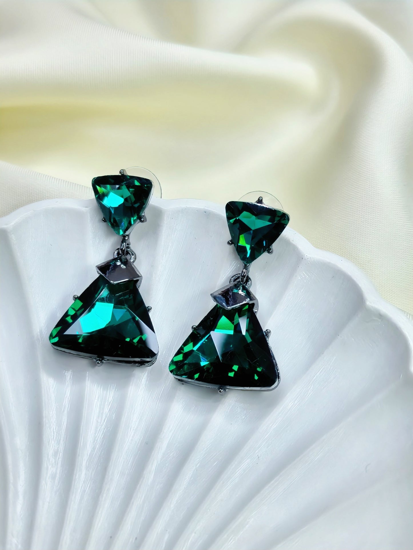 Emerald Art Baguette Green Earrings