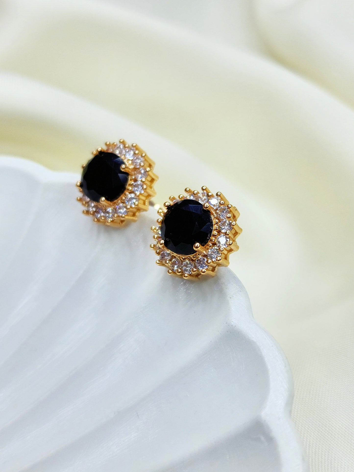 Round Rhinestone Black Diamond Ear Studs