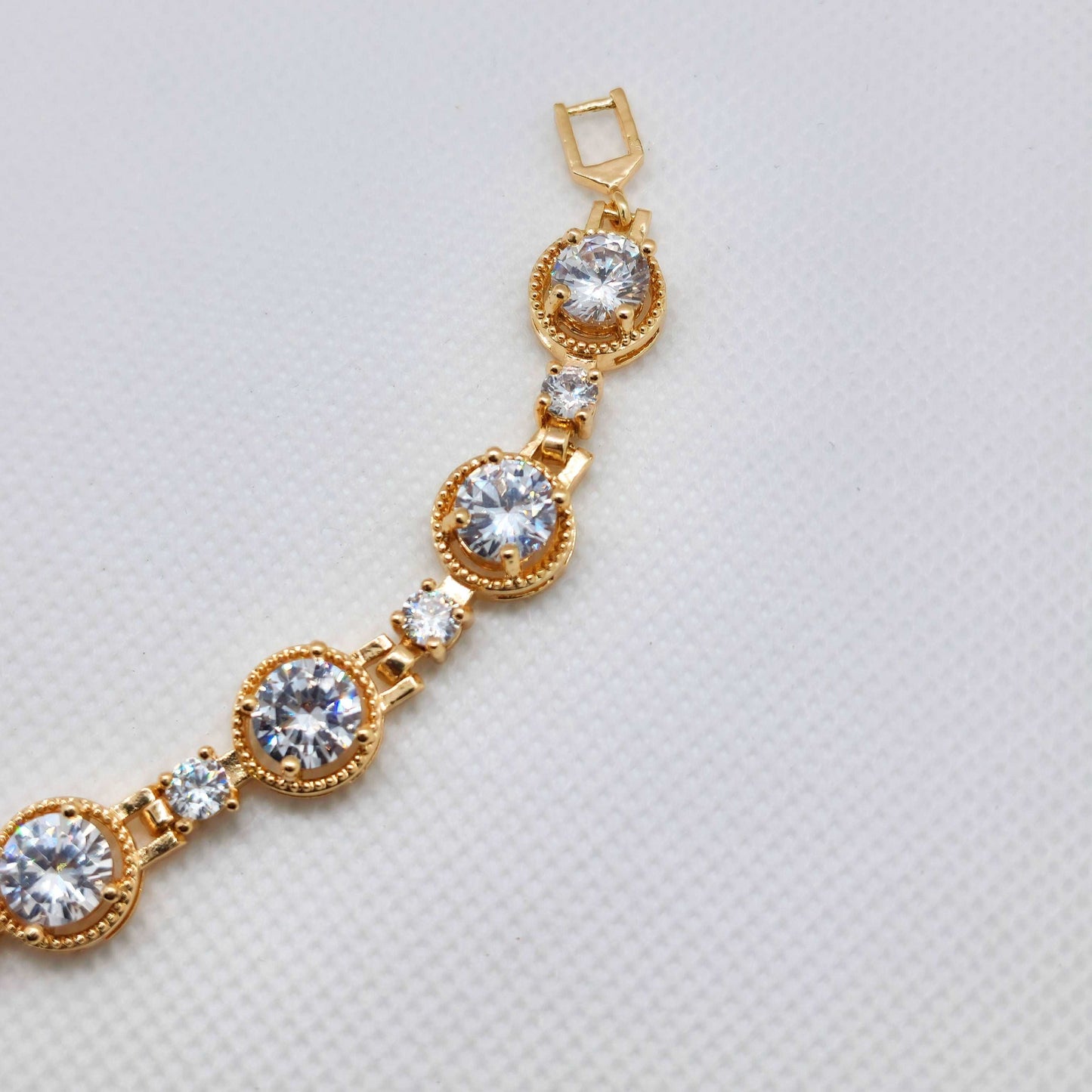 18k Royal Italian Round Bracelet