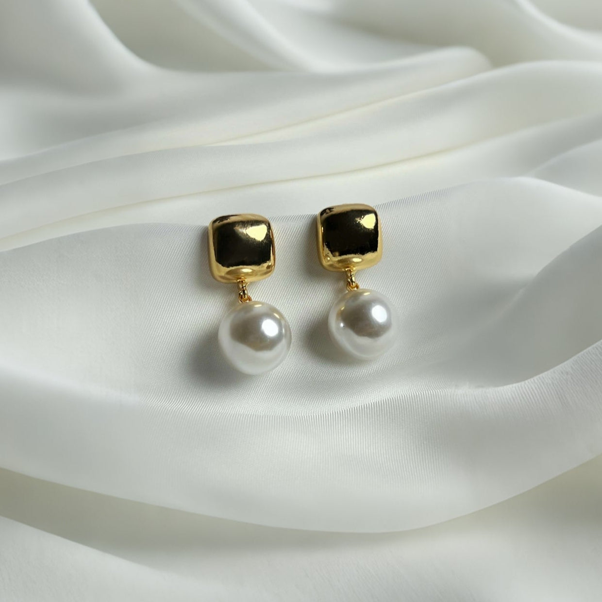 18k Gold Pearl Drop Earrings