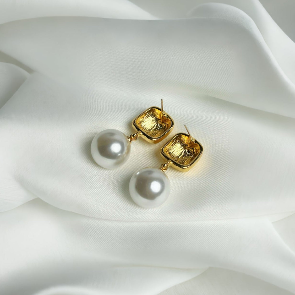 18k Gold Pearl Drop Earrings