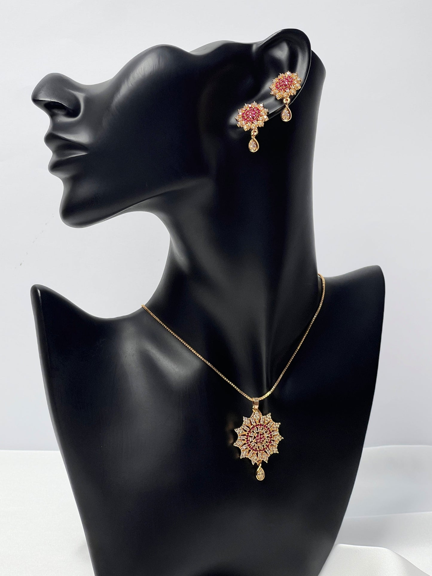 18k Floral Designer Necklace Set